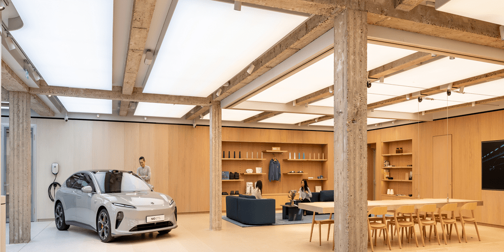 State of the art illuminated ceilings for NIO